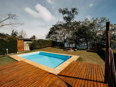 Transform Your Backyard with Stunning Pool Decks