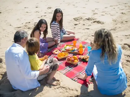 Are Beach Houses Suitable for Family Reunions and Retreats?