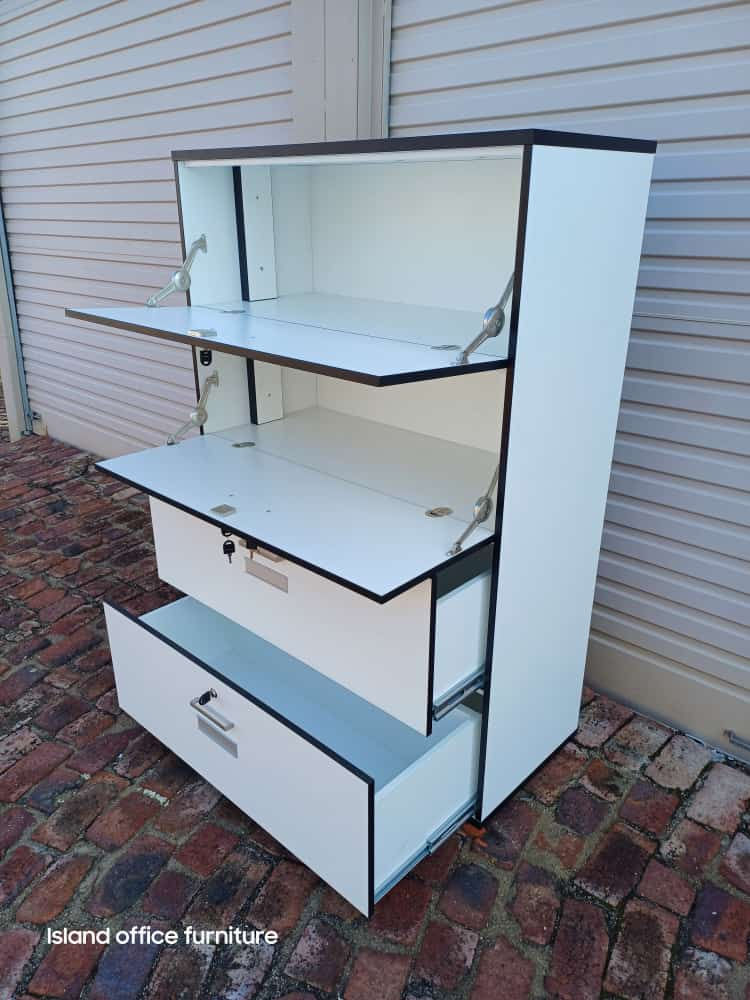 Thumbnail: 2ec6dd1d-dca3-40e8-843c-06049527c9b9