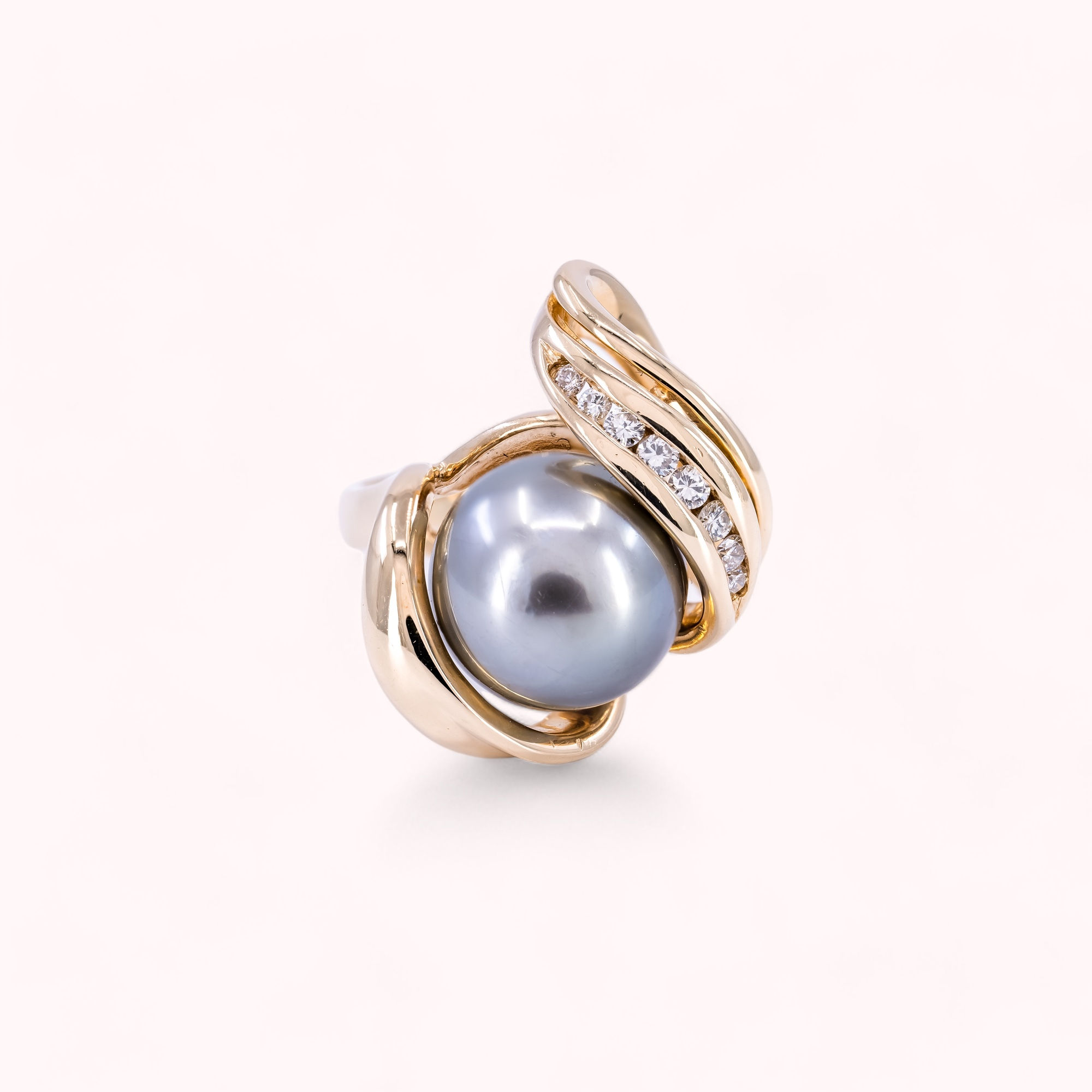 14K Gold Ring With Dark Tahitian Pearl & Diamonds