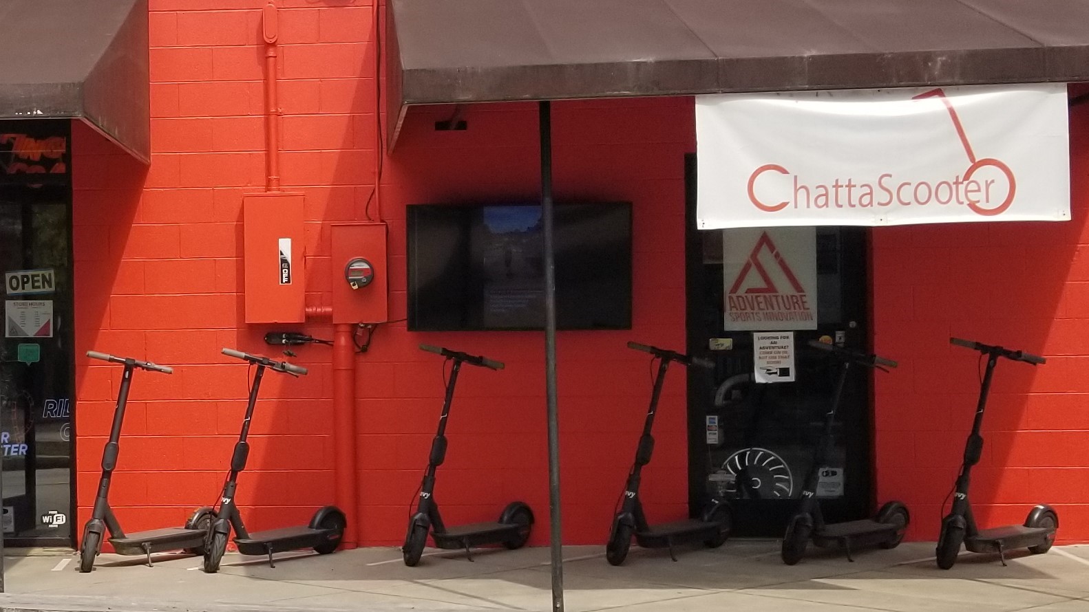Electric scooter rentals are available on the Levy Electric app in Chattanooga, TN starting at $24 per hour.  No reservation needed!