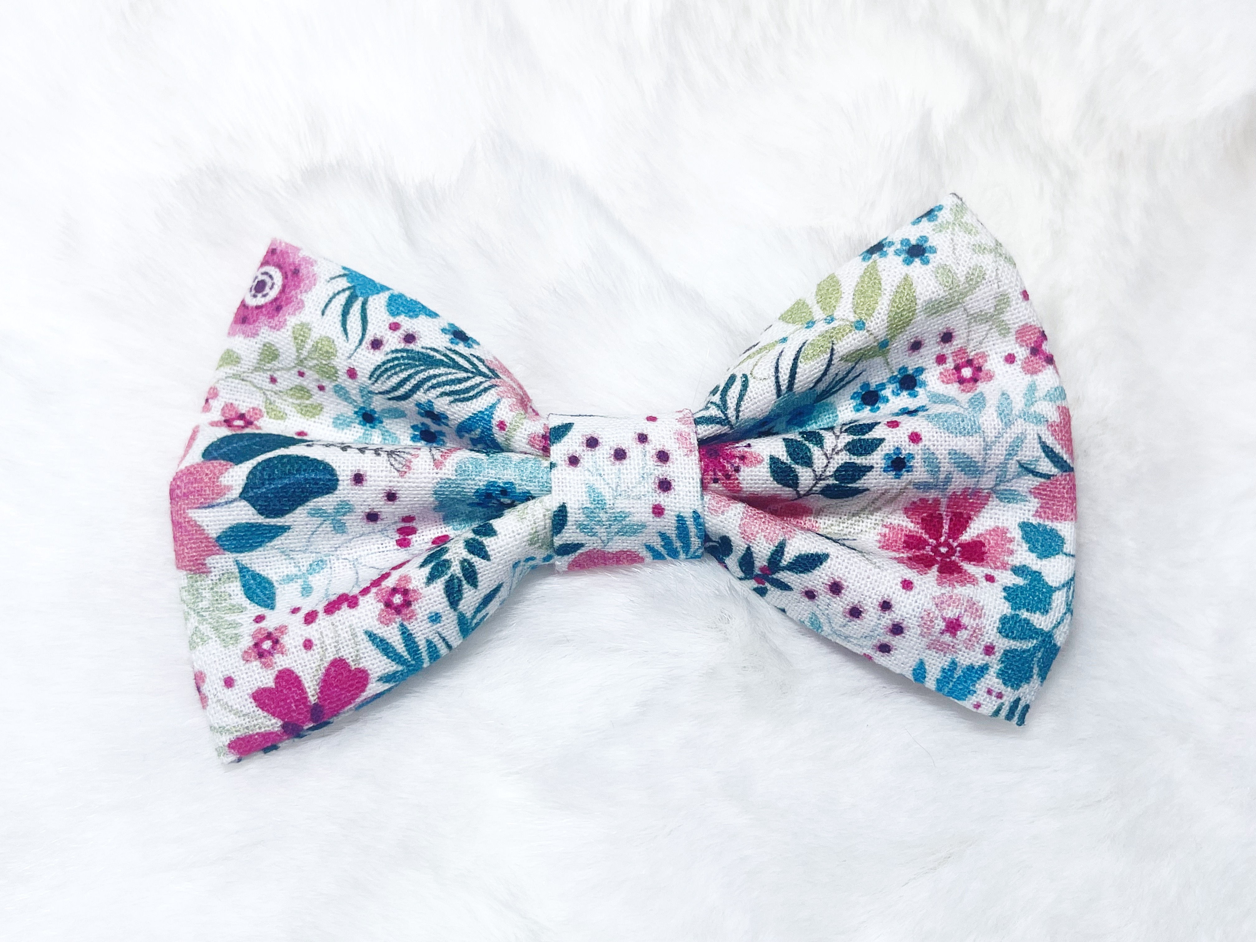 Beautiful Flowers Pet Bow Tie / Cat Bow Tie/ Dog Bow Tie / Hair bow