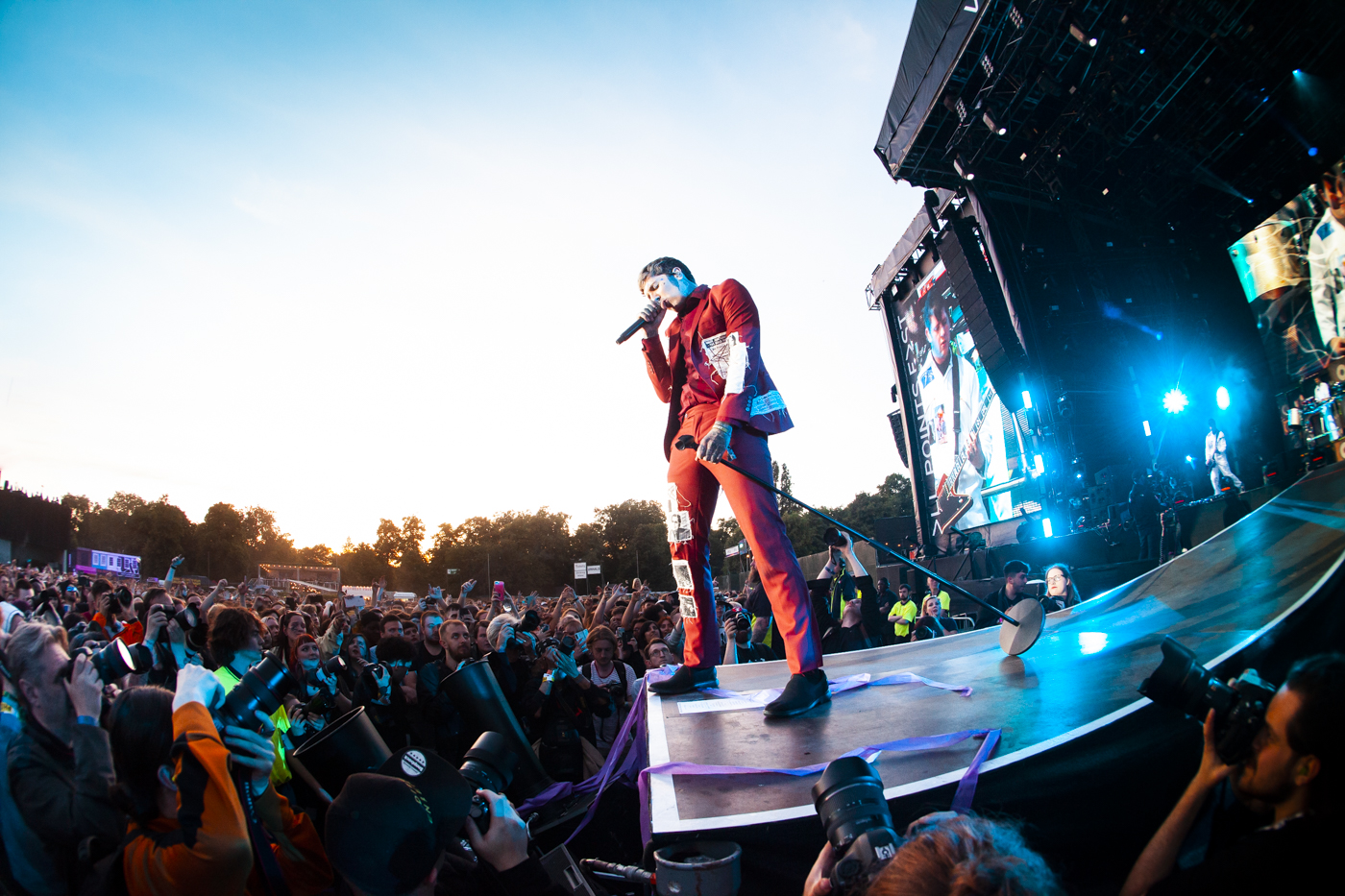 event photo bring closer scene