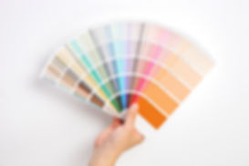 Рука Холдинг цвета Swatches