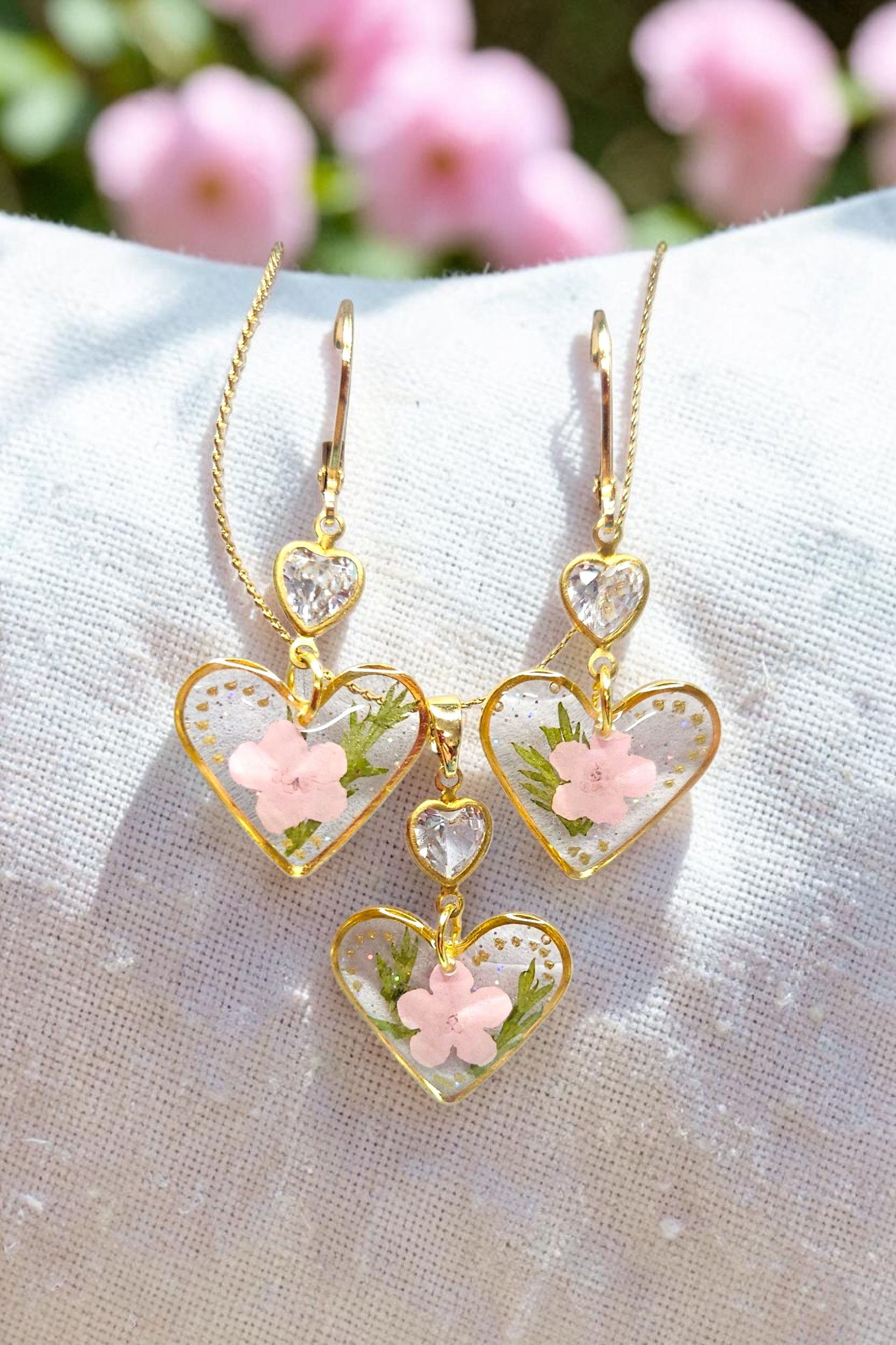 Delicate Heart Framed Jewelry set