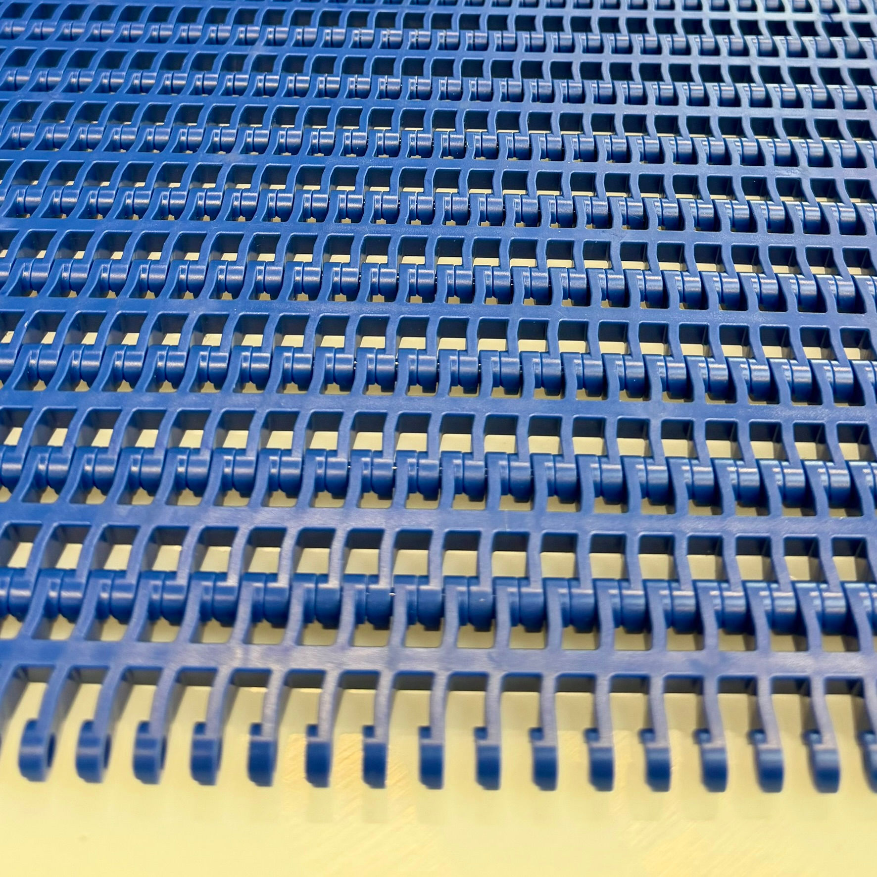 Kunststoffmodulgurt "Flush Grid" 686mm (27")
