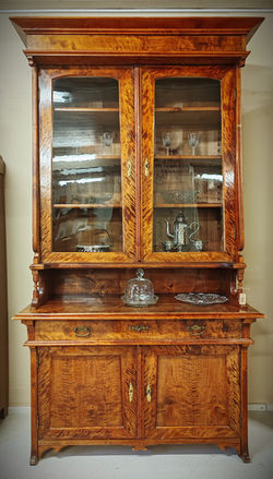 1. Astiakaappi / Vitriini