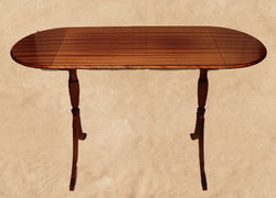 Pöytä sivutasot auki