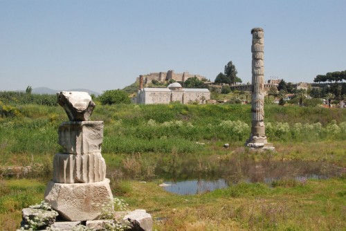 TEMPLO DE ARTEMIS EM EFESO RUINAS