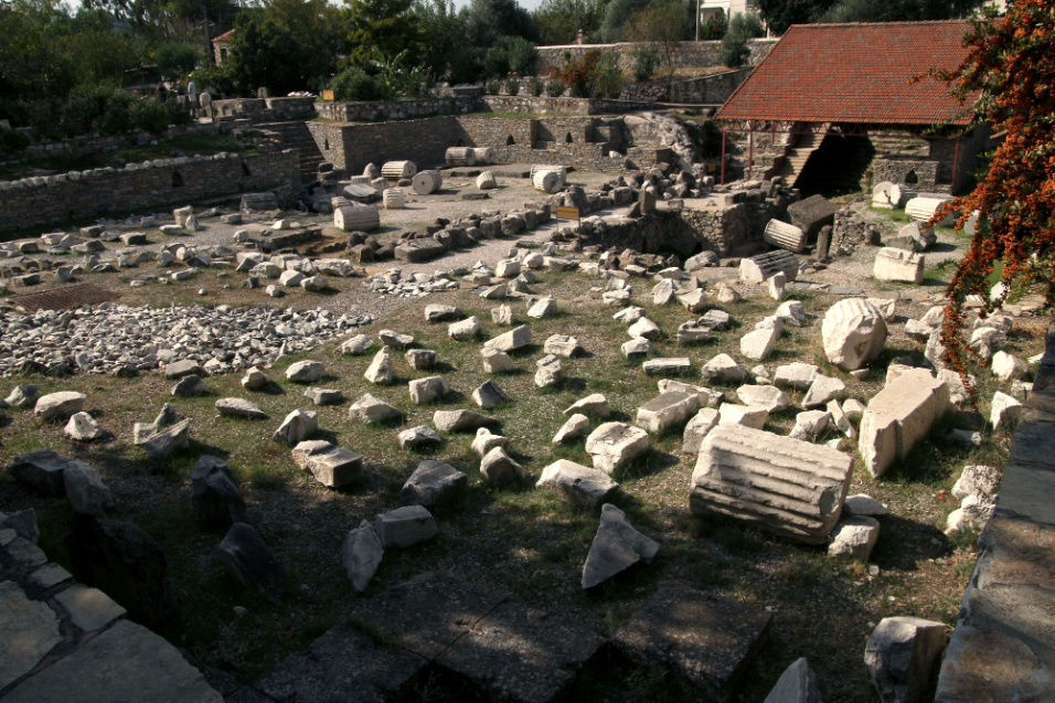 Mausoléu_de_Halicarnasso_3_RUINAS