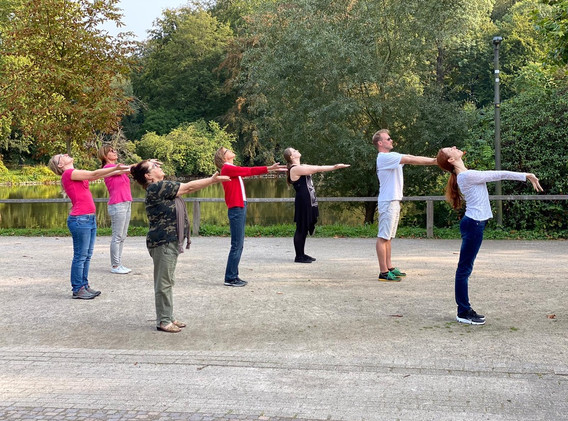 Gruppe "Dance In Dance Out" Rombergpark Sommer 2020