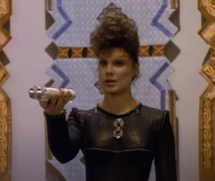 Marta Dubois as Ardra