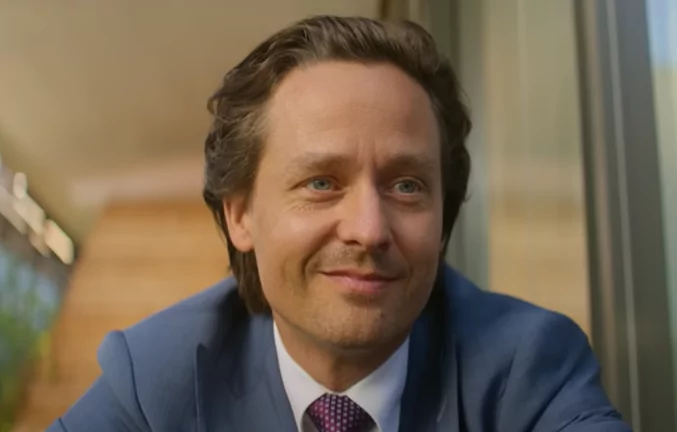 Tom Schilling as Björn Diemel in Murder Mindfully Netflix Series