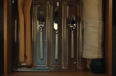 Single cutlery set in The Accountant 2 movie on Prime Video