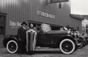 Osage Indians becoming wealthy in Killers of The Flower Moon