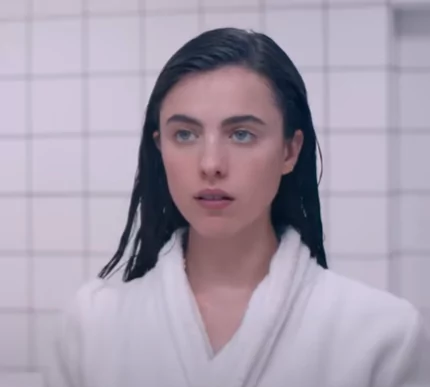 Margaret Qualley as Sue in The Substance movie 