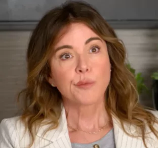 Christa Miller as Liz in Shrinking Apple TV PLus Series 