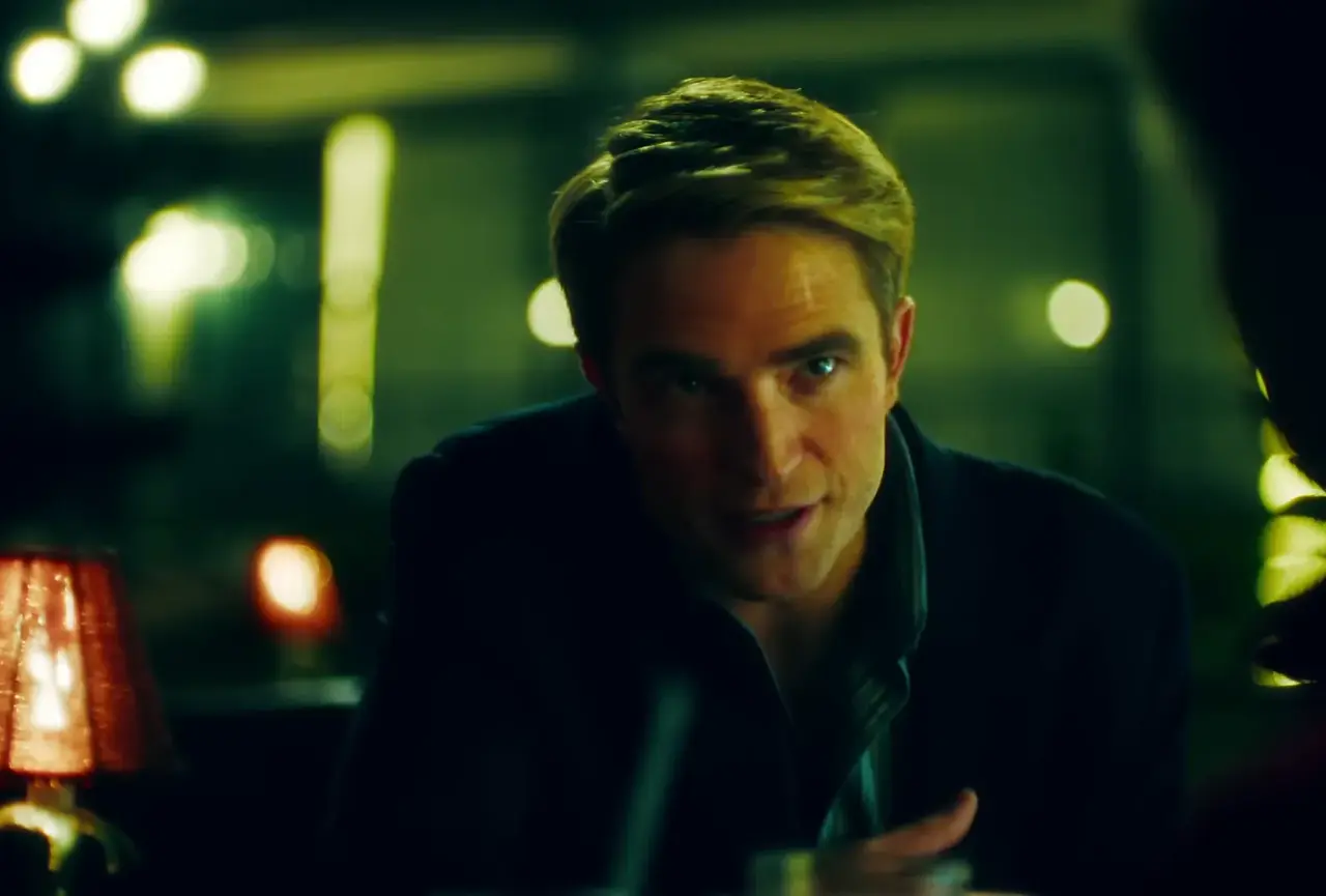 Chris Hansen (Robert Pattinson) 