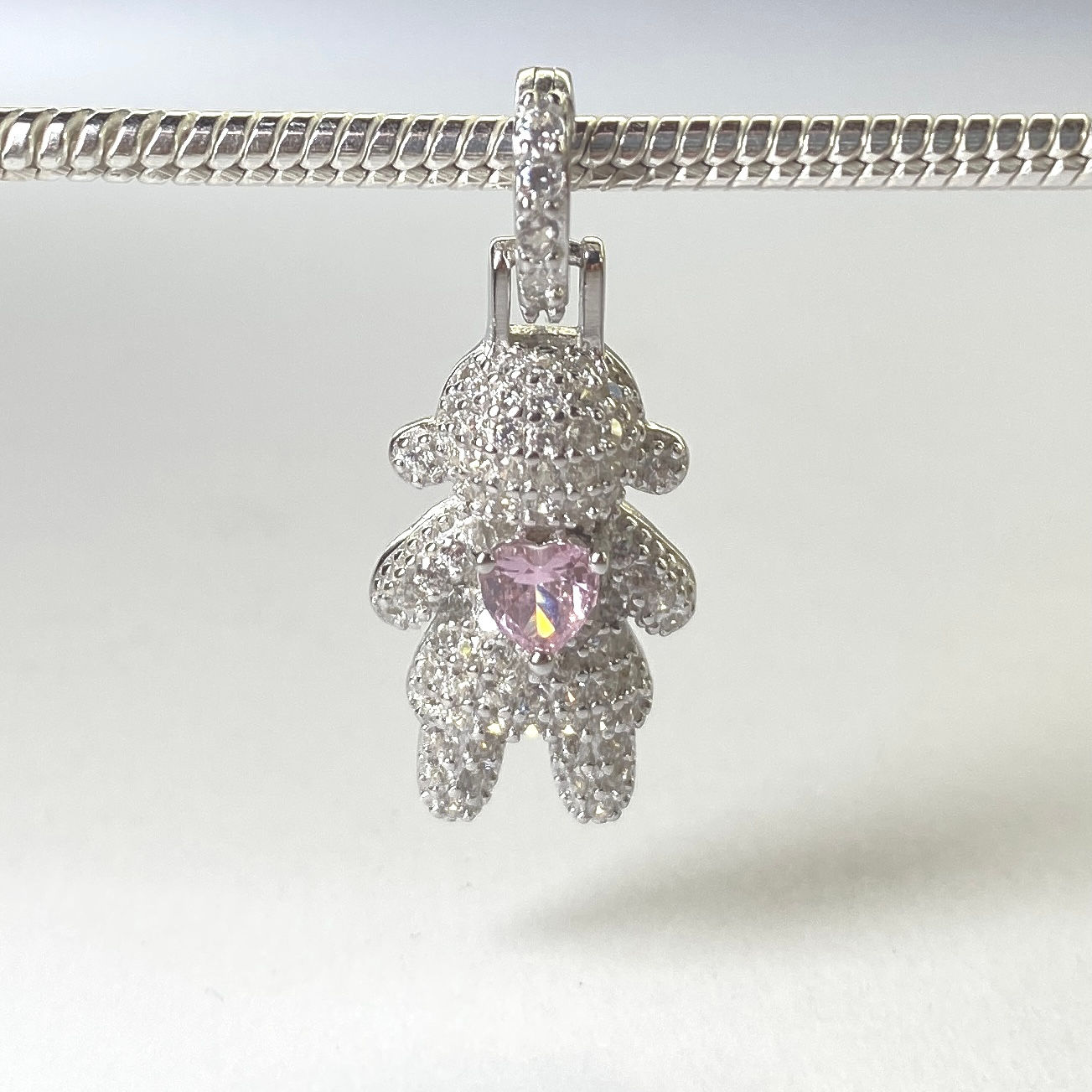 Berloque Menina Cravejada 