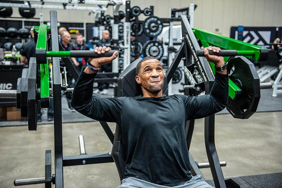 Man doing a heavy over-head press. Learn about shoulder pain from lifting in Georgetown, Ontario. When to push Through and When to Get it Checked.