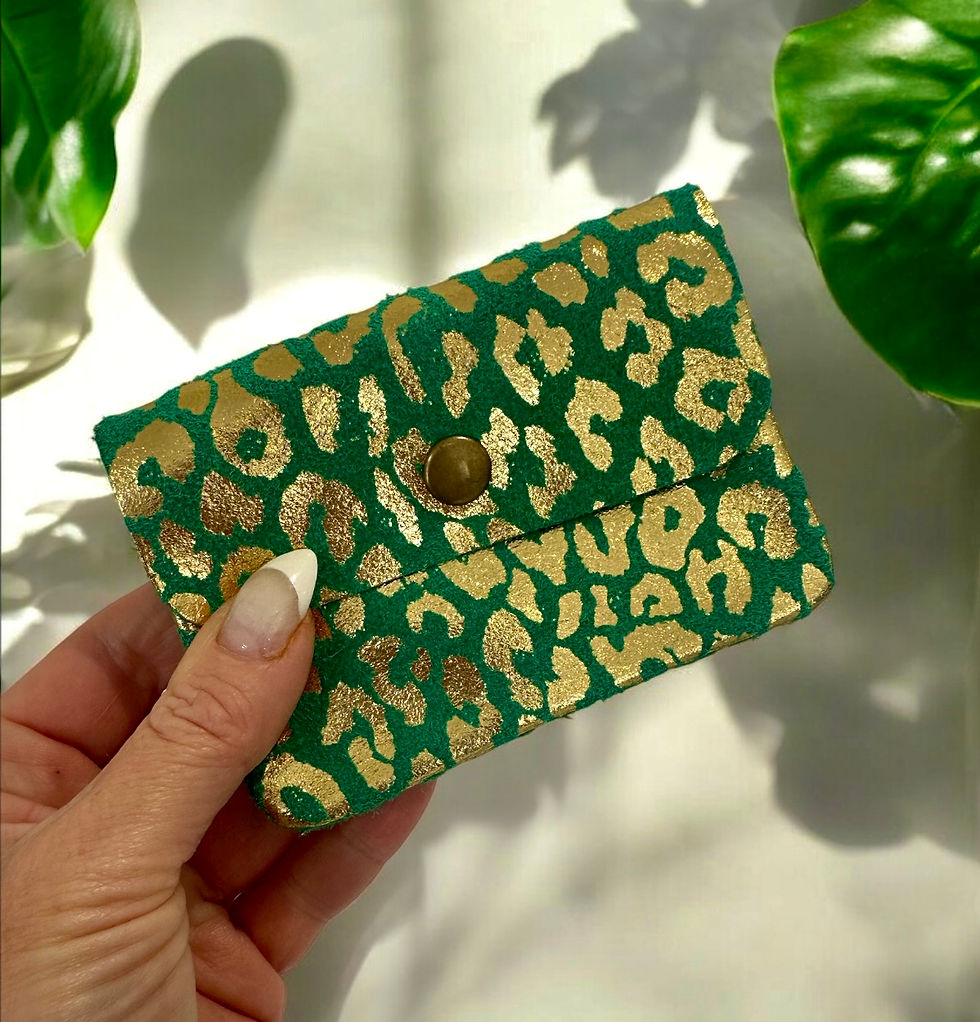 SUEDE METALLIC COIN PURSE IN GREEN