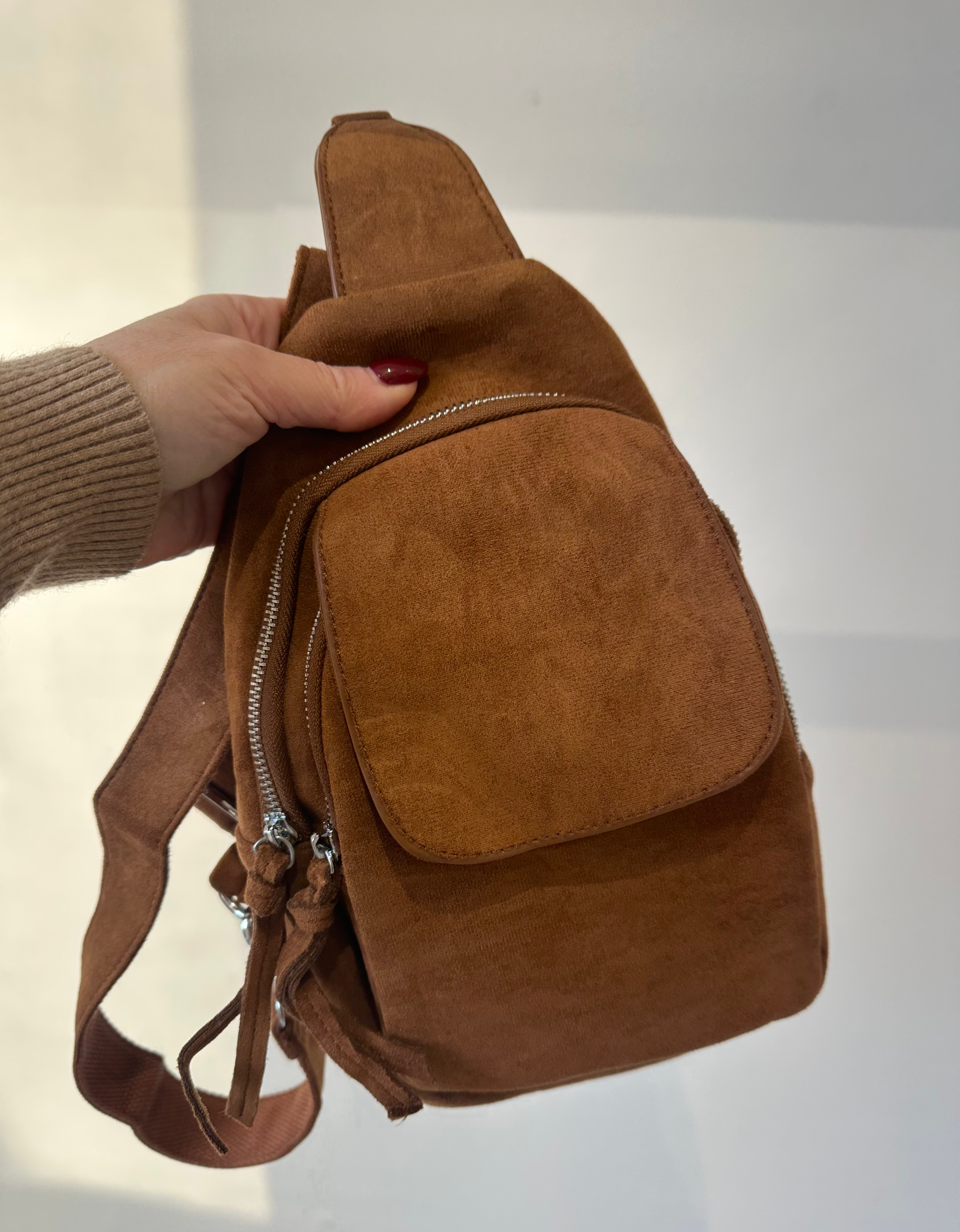 HUDSON CROSSBODY SLING BAG IN TAN