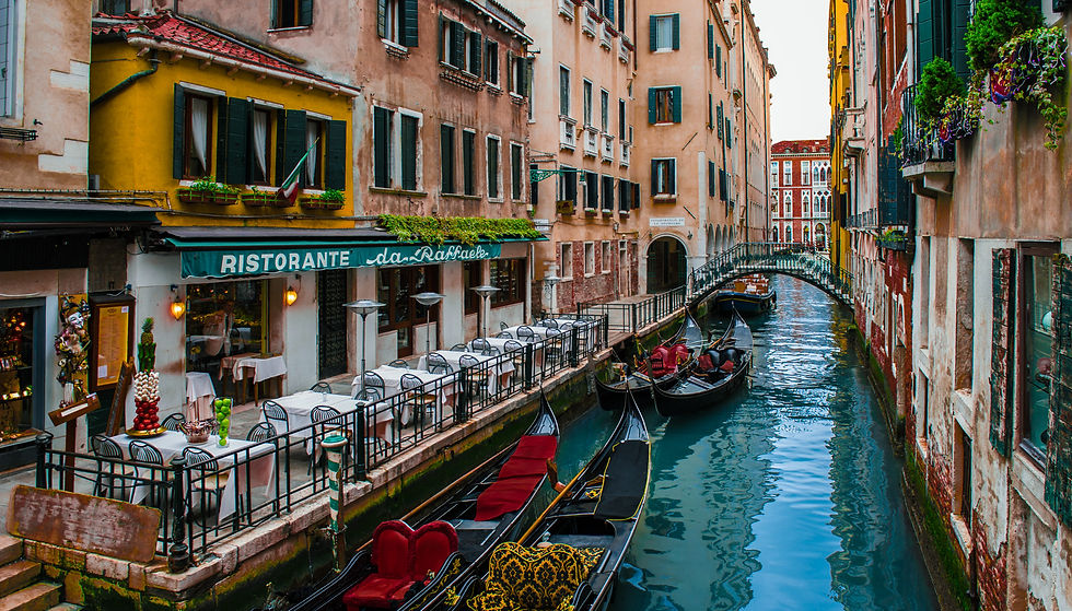 Pictured here is fine Italian dining at its best!  Ristorante de Raffaele https://www.ristorantedaraffaele.com/