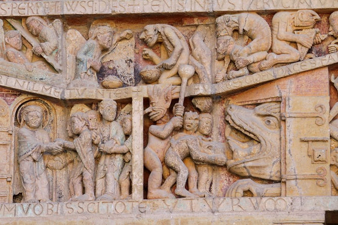 343747-conques-en-rouergue-abbatiale-sainte-foy.jpg