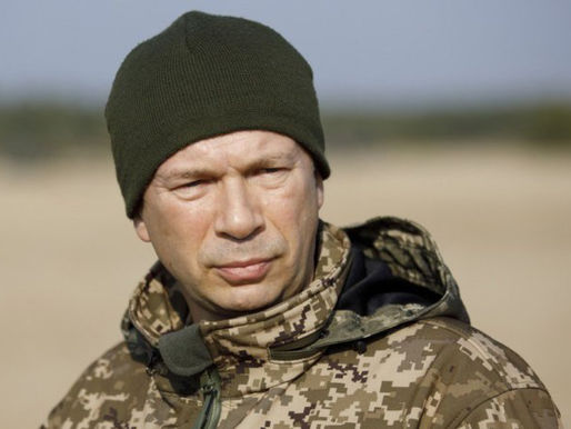 "Треба уникати крайнощів". Сирський про Залужного, мобілізацію, нестачу зброї – за хвилину