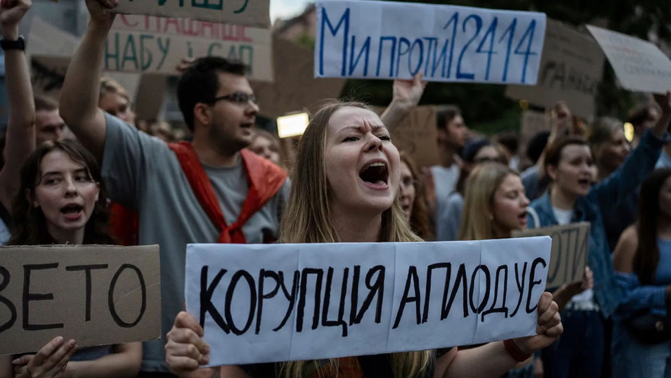 Люди проти корупції: випробування демократії у воєнний час