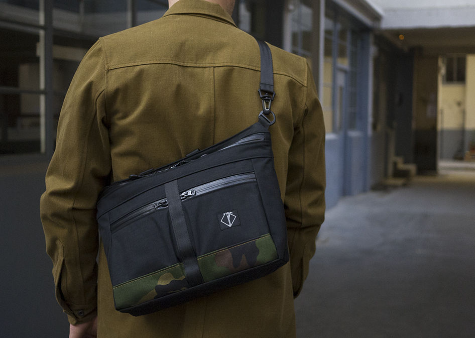 Miniature : TOTE MESSENGER BLACK & CAMOUFLAGE EU
