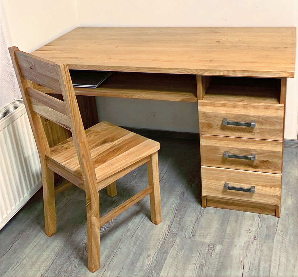 Psací stůl z masivu