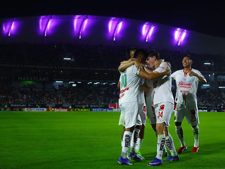 Chivas sigue perfecto y vence a Mazatlán en el Puerto