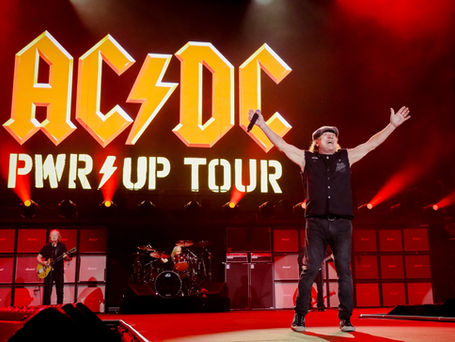 AC/DC sacude Soldier Field con una descarga de puro hard rock
