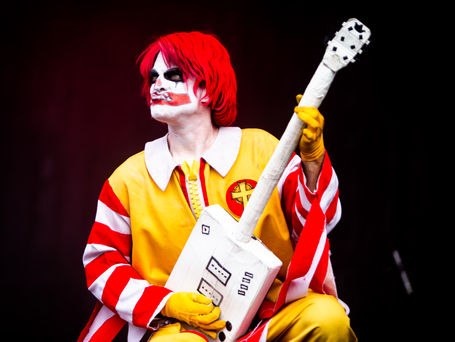 Mac Sabbath sirve metal, sátira y comida rápida en Riot Fest