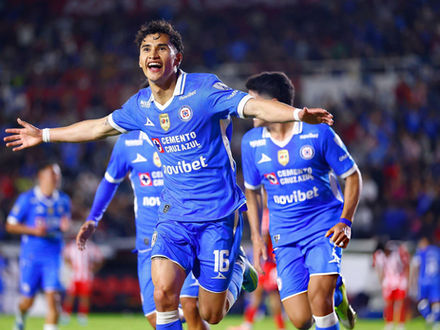 Cruz Azul inicia la defensa del título con remontada ante San Luis