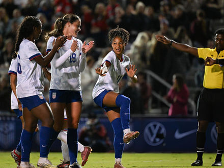 Estados Unidos golea a Chile en cierre del campamento de enero