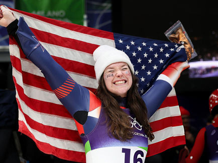 Farquharson conquista el bronce en el luge femenil