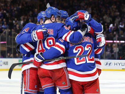 Blackhawks sufren goleada en Nueva York