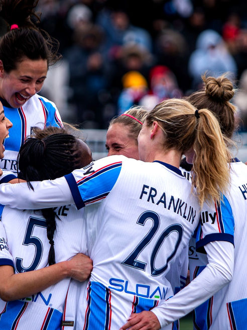 Stars debutan en casa con triunfo ante Current