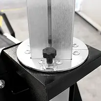 Manual mast rotation for the orientation of the lights in the Italtower lighting towers