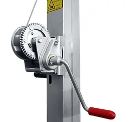 Hand-operated winch for lifting Italtower lighting towers