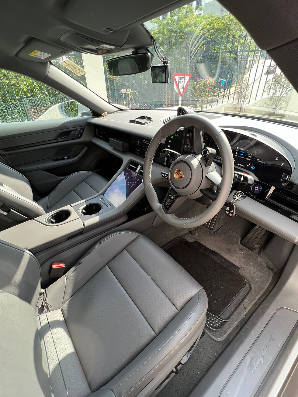 縮圖：2022 PORSCHE TAYCAN