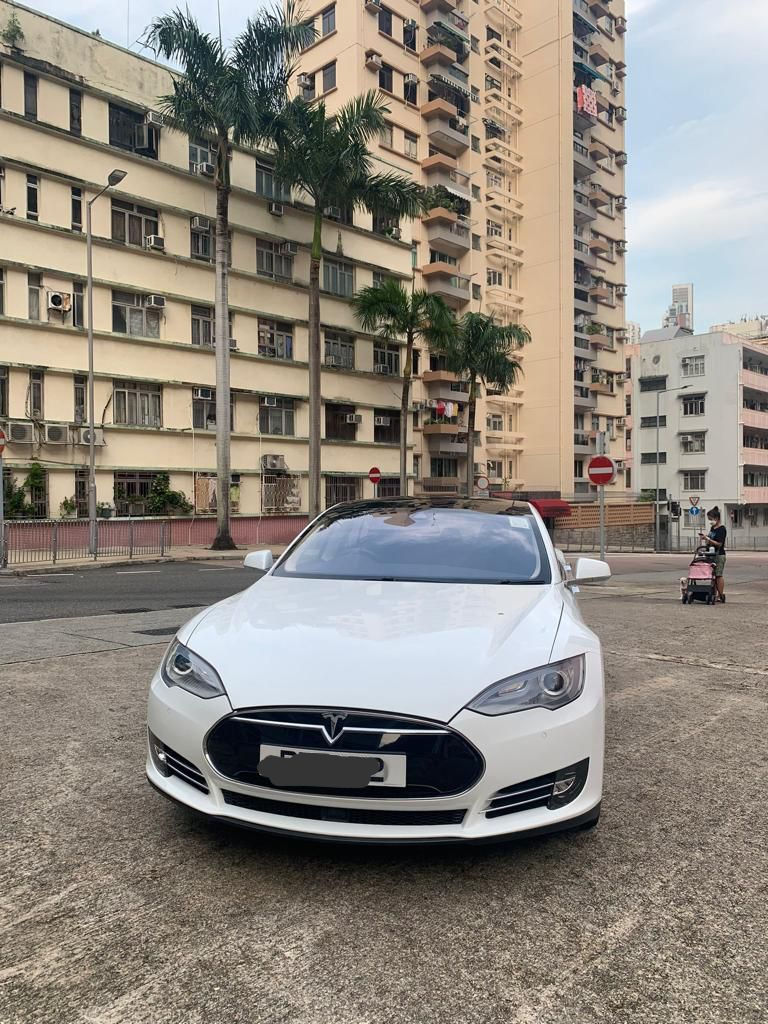 縮圖：2014 Tesla Model S85