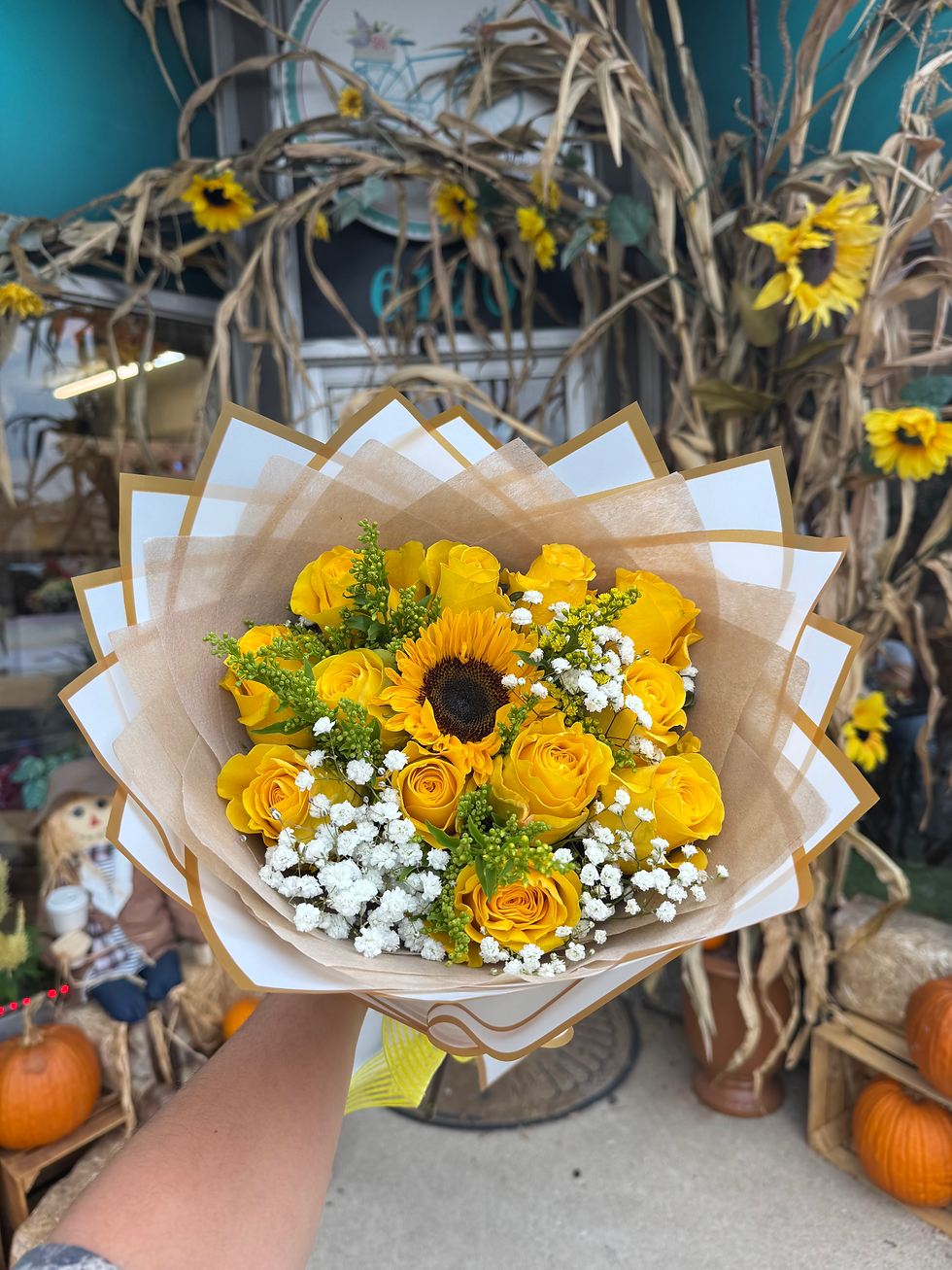 Miniatura: Dozen Roses with sunflower 