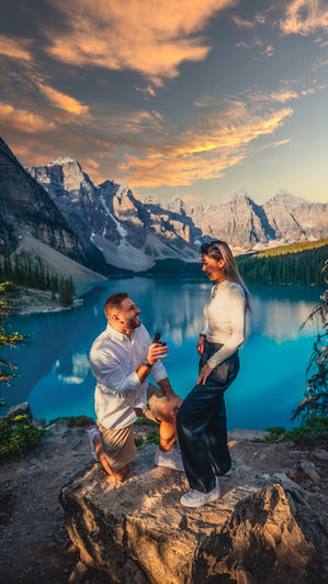 Photoshoot Moraine Lake Surprise Proposal Engagement