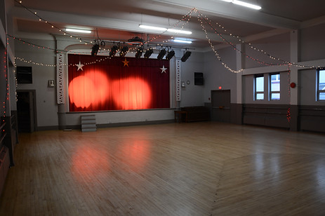 Cent int L closed curtain_7924.JPG
