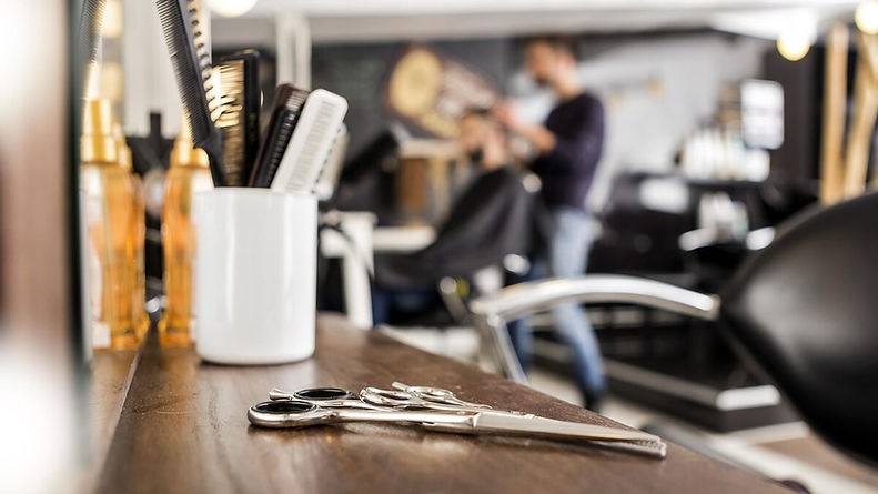 salon-coiffure-equipement-ciseaux-coiffeur-coiffeuse.jpg