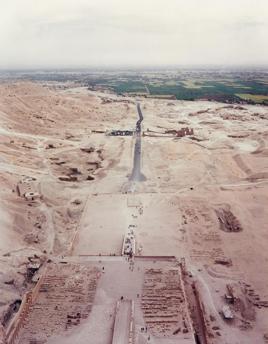 Tebes, Oest, 1993