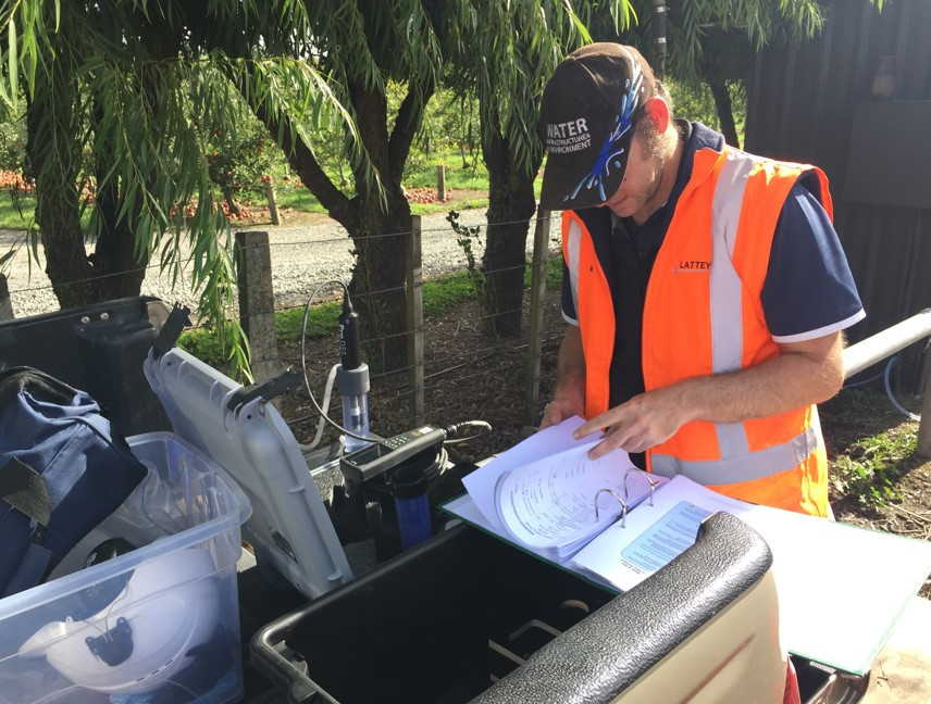 Lattey's Hydrolgelogist Amir Levy using the new Pro DSS multimeter